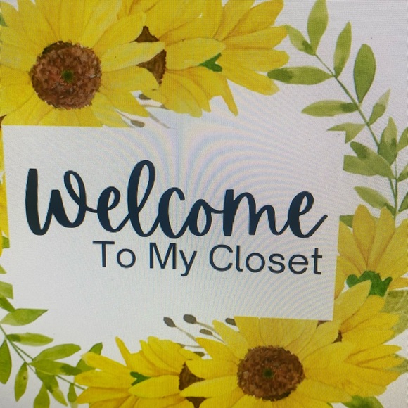 Thank you for browsing my closet! Stylish garments and budget friendly🌷 - Picture 1 of 1